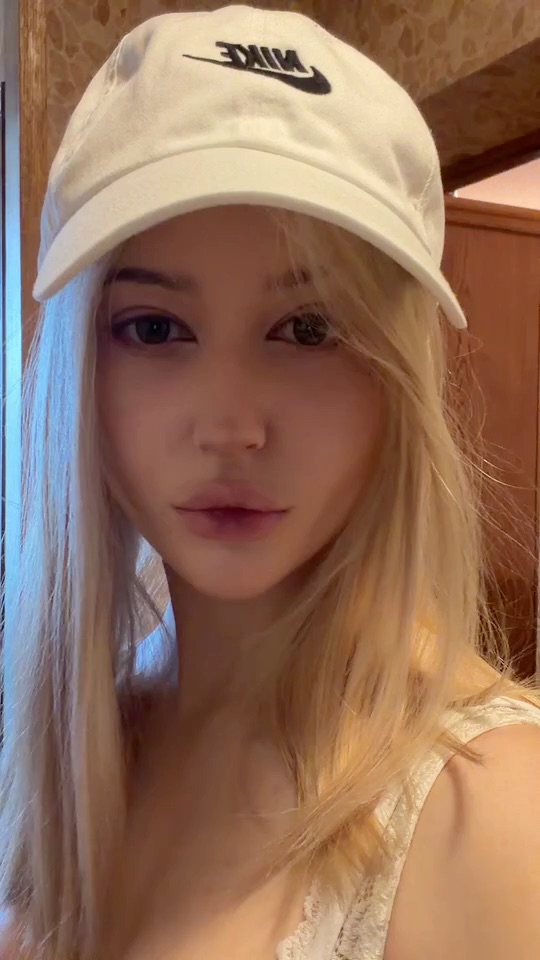 Live on CamzeyCam — Blondie